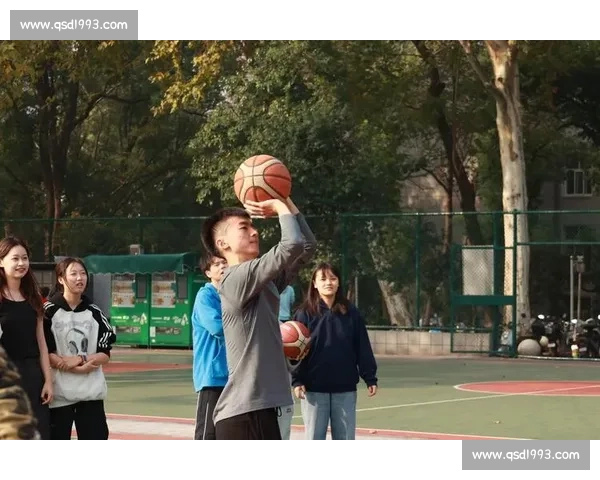 篮球点燃青春激情 校园运动推广新风尚
